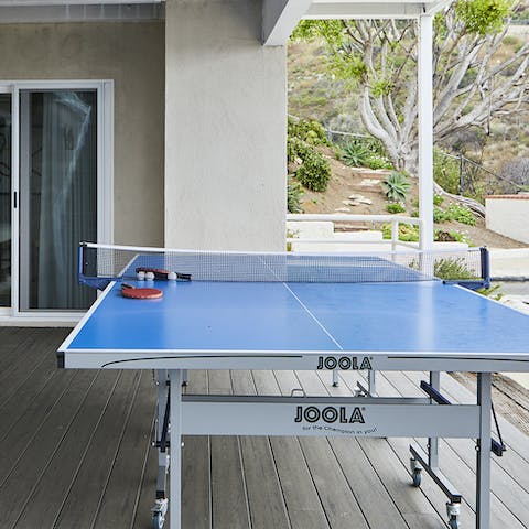 Challenge your rival to table tennis on the terrace