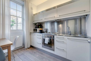 Fitzrovia Hideaway image 2