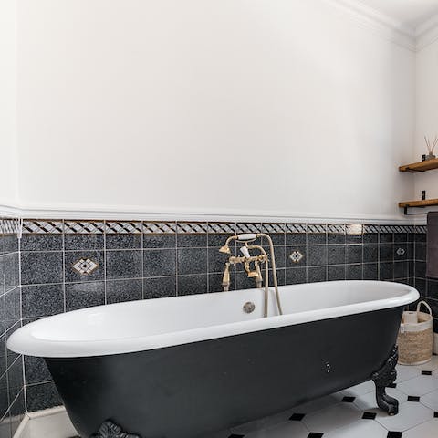 Soak away your stresses in the big, roll-top tub