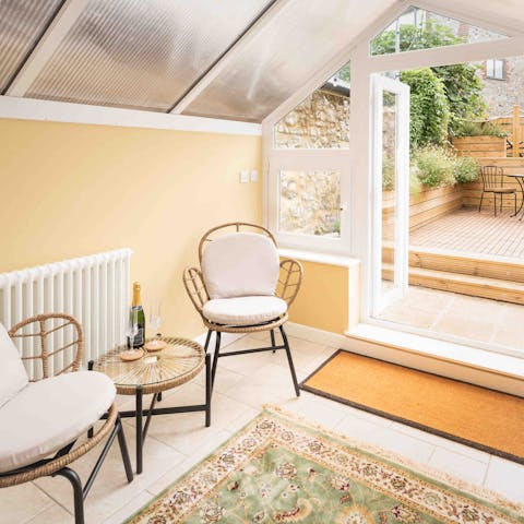 Open the garden doors and enjoy the lightness of the conservatory
