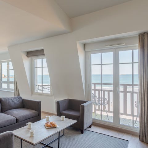 Take a seat out on the apartment's fourth-floor balcony and watch the waves go in and out