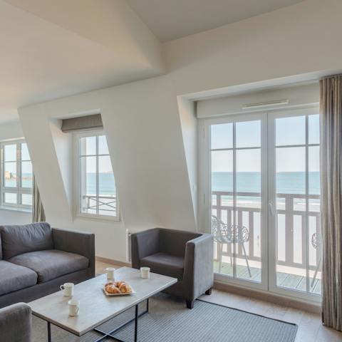 Take a seat out on the apartment's fourth-floor balcony and watch the waves go in and out