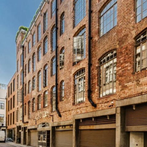 Step right out your front door to the heart of Soho – Dean Street is a one-minute walk from this home