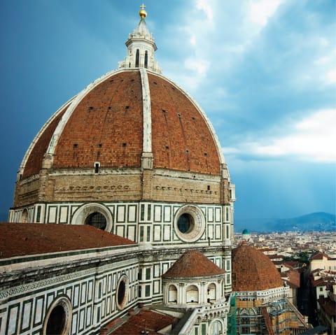Cross the river and stroll over to the breathtaking Cathedral of Santa Maria del Fiore in fifteen minutes