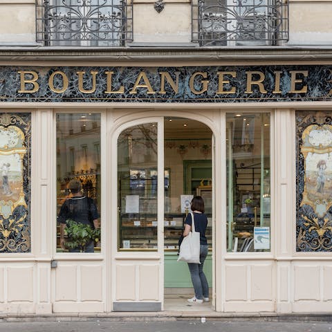 Explore your 12th arrondissement neighbourhood's chic bakeries, restaurants and shops