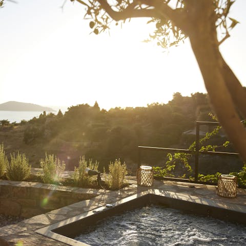 Watch the sunset from the Jacuzzi – the outside space here is gorgeous