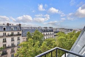 Beams above Voltaire image 4