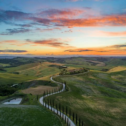 Live among the rolling green hills of the Tuscan landscape, surrounded by rugged mountains and olive groves