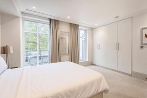 Miss Mayfair image 6
