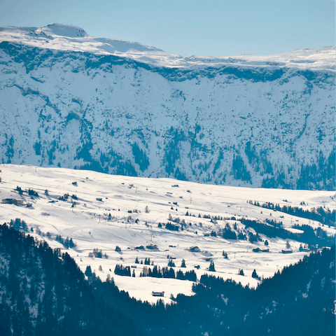 Enjoy easy access to 103km of groomed slopes in the Seiser Alm ski area – the nearest lift is 1km away