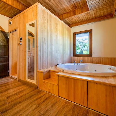 Indulge in a session in the private spa with its sauna and Jacuzzi