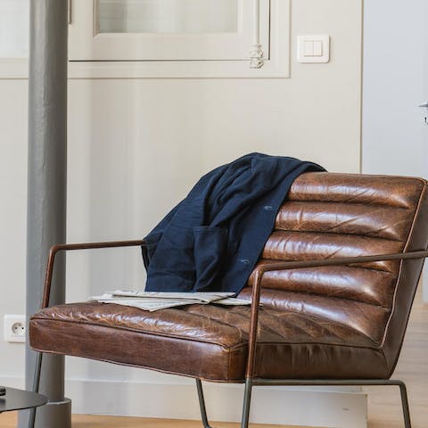 the bauhaus style distressed leather chair