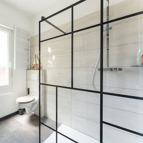 Pamper yourself in the luxurious bathroom