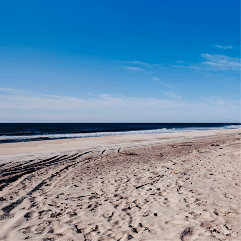 Take a twelve-minute stroll down to Little Plains Beach for a day on the sand