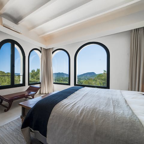Wake up to panoramic vistas each and every day