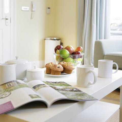 Treat yourself to afternoon tea in the bright living space – or stroll to any of the nearby cafes and restaurants in town