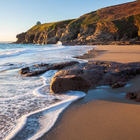 Enjoy easy access to the stunning South West Coast Path