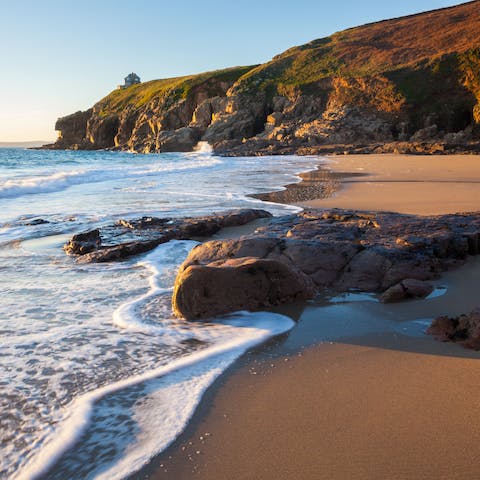 Enjoy easy access to the stunning South West Coast Path