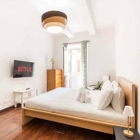 Fall asleep while watching Netflix in the comfortable bedrooms