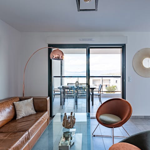 Relax in the stylish living space after a day at the beach