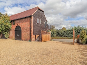 A Retreat in Kent image 10