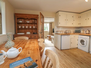A Retreat in Kent image 8