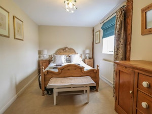 A Retreat in Kent image 6