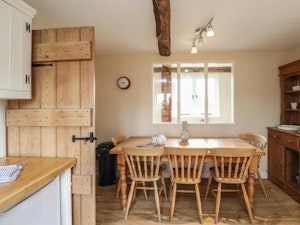 A Retreat in Kent image 4