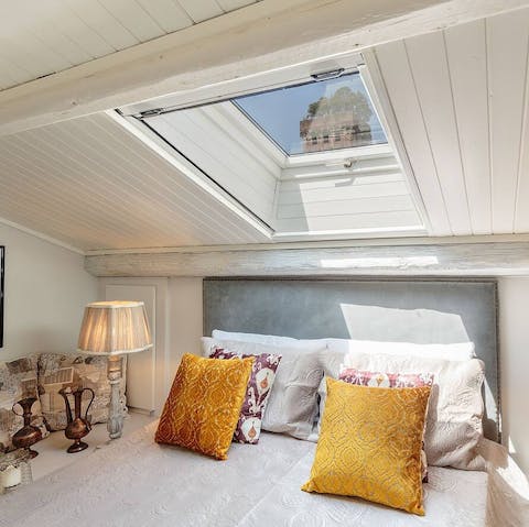 Sleep under the stars below the skylight in the cosy attic bedroom