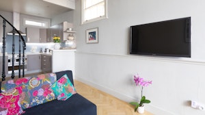 Jasmine Mews image 4