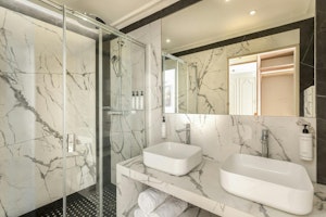 Silver Pearl image 14
