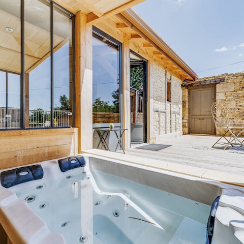 Wind down in the secluded Jacuzzi