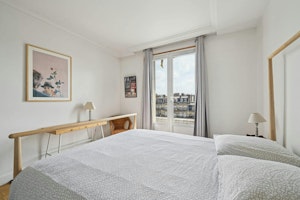 Paris Unfolded image 6