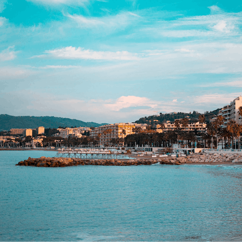 Walk down to the coast of Cannes and go for a romantic stroll along the Boulevard de la Croisette
