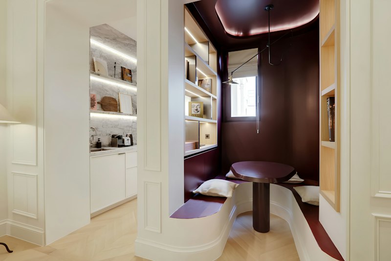 Elegant Parisian additional image