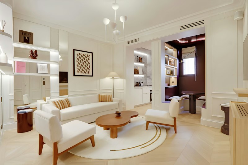 Elegant Parisian main image