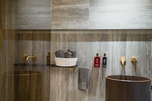 Parisian Loft image 6