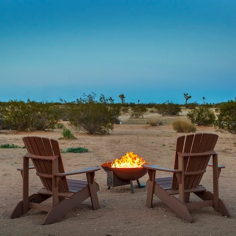 Relax with a calm evening around the fire pit