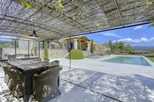 Luberon Views image 9