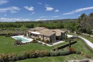 Luberon Views image 2