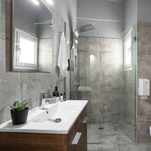Start your mornings with a relaxing soak under the bathroom's rainfall shower