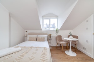 House Song image 3