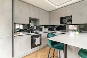 London Line image 11