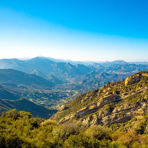 Stay in the Malibu mountains, a thirty-minute drive away from Calabasas