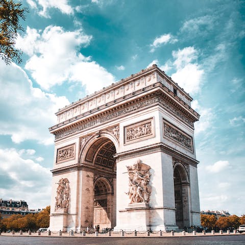 Walk twelve minutes to the iconic Arc de Triomphe 