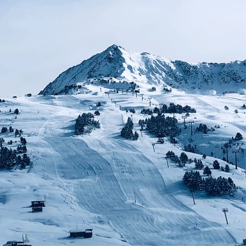 Spend your days exploring the incredible Pyrenees, particularly on the slopes of the Baqueira-Beret resort