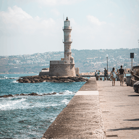 Discover historic sites around the port city of Heraklion