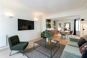 Elegant Quarters image 15