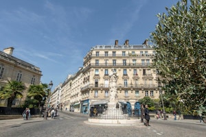 Elegant Quarters image 9