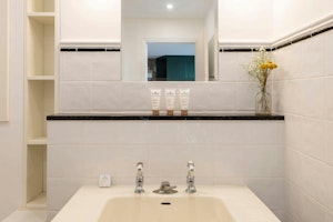 Elegant Quarters image 8